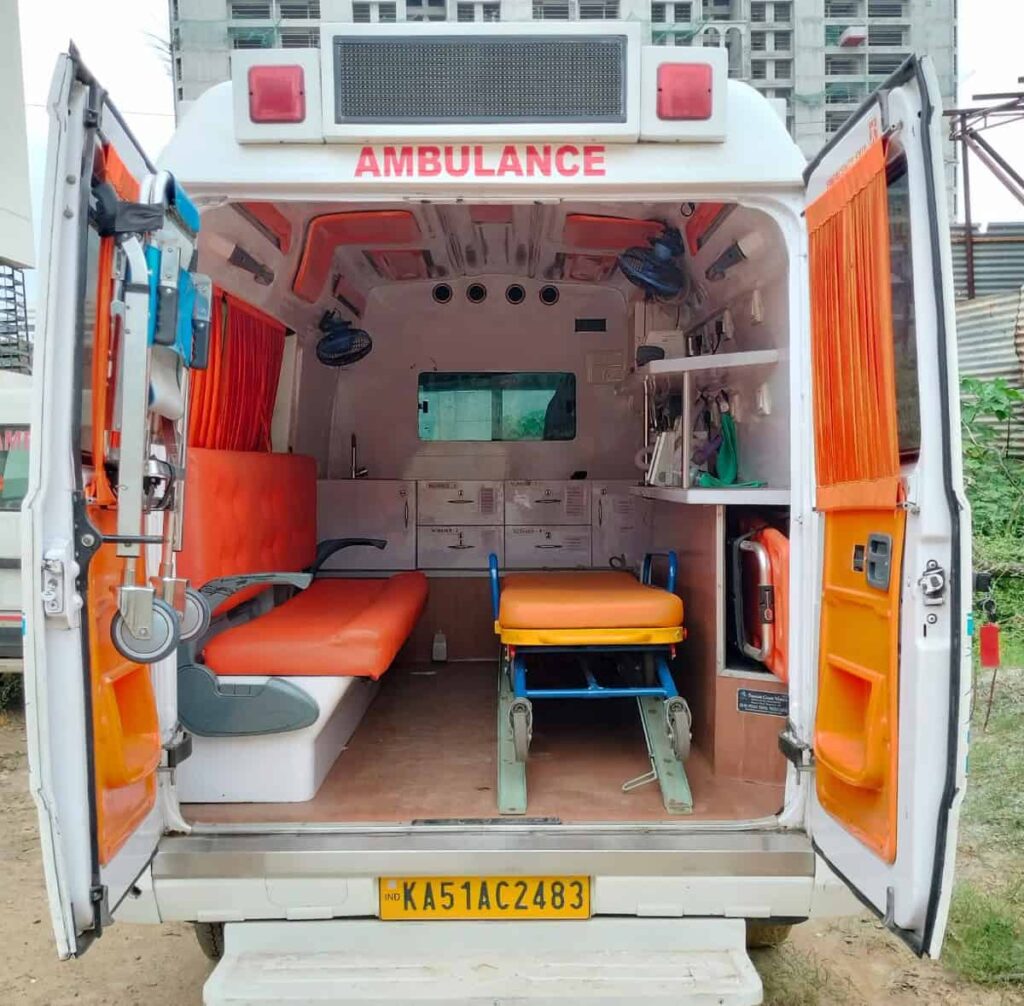 ICU ambulance service and cardiac ambulance equipped with life-saving equipment
